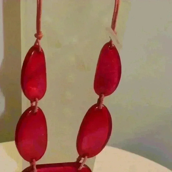 Vintage 1960's Large Bright Pink Lucite and Hemp Necklace with 2" Extender - Picture 4 of 12
